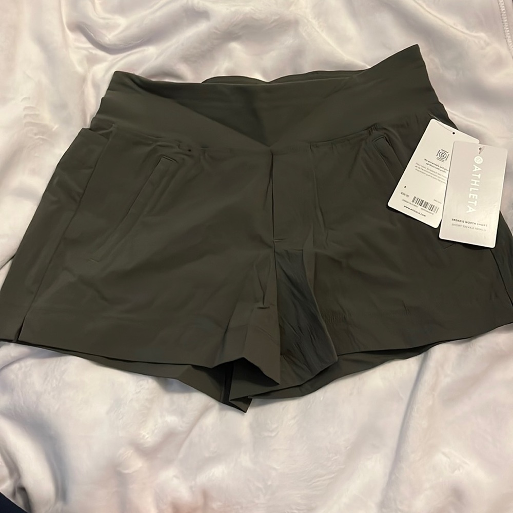 NWT green Athleta shorts